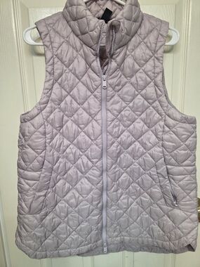 Athleta Quilted Sleeveless Puffer Vest in Light Mauve